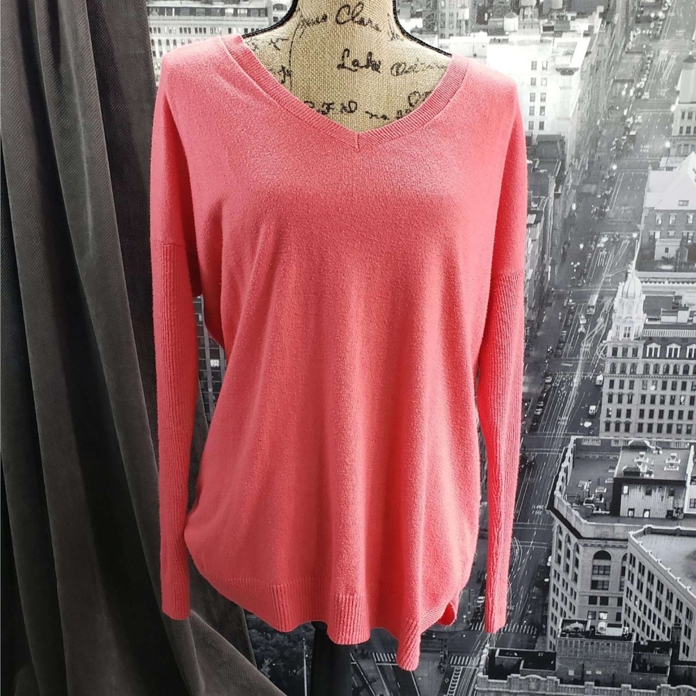 A/E Peach V Neck Relaxed Fit Sweater Ladies Large